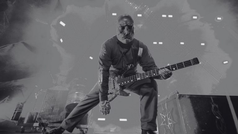 Debido a no poder usar slipknot.com, el grupo estableció desde los años 2000 el dominio slipknot1.com como su página web oficial.