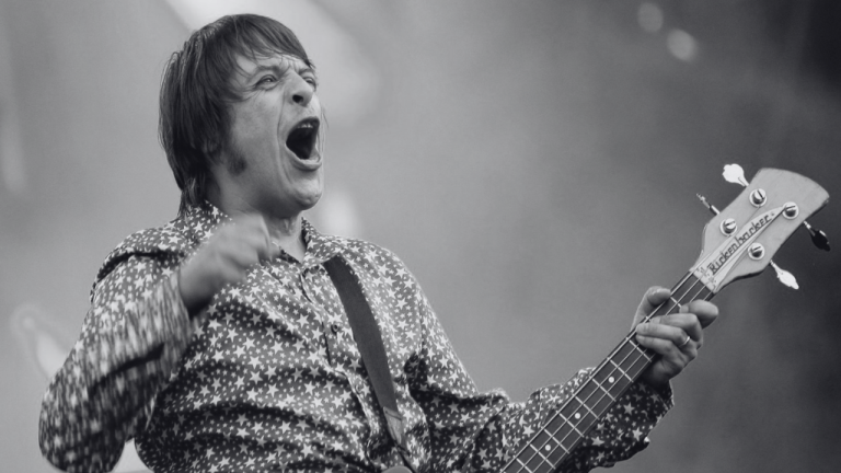 Gary "Mani" Mounfield, bajista de The Stone Roses y Primal Scream, murió a los 63 años en noviembre de 2025.