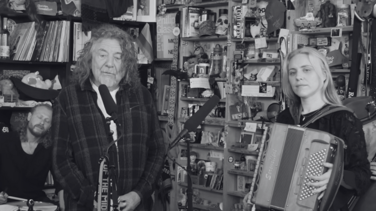 La sesión, que duró 26 minutos (casi 27 minutos), incluyó cinco canciones de folk británico y raíces tradicionales.