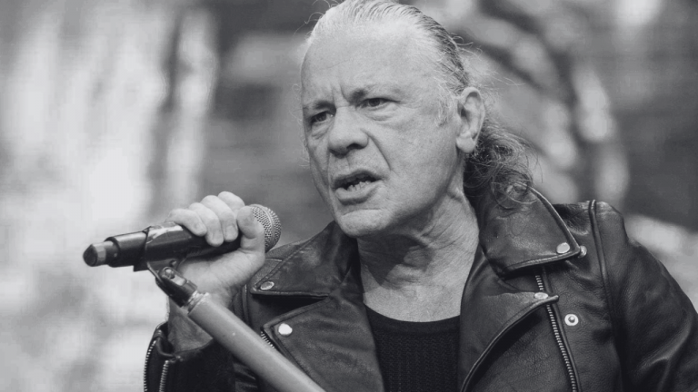 Bruce Dickinson discutió sobre su salida de Iron Maiden, en 1993, en una entrevista con Metal Hammer.