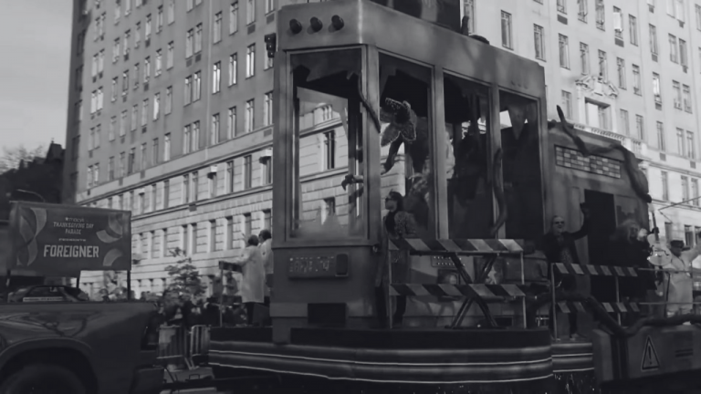Foreigner participó en el Macy's Thanksgiving Parade 2025 colaborando con la serie Stranger Things.