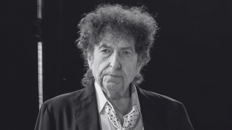 Este reconocimiento marca la primera vez desde 1970 que Bob Dylan recibe un honor académico de este tipo, en una institución universitaria estadounidense.