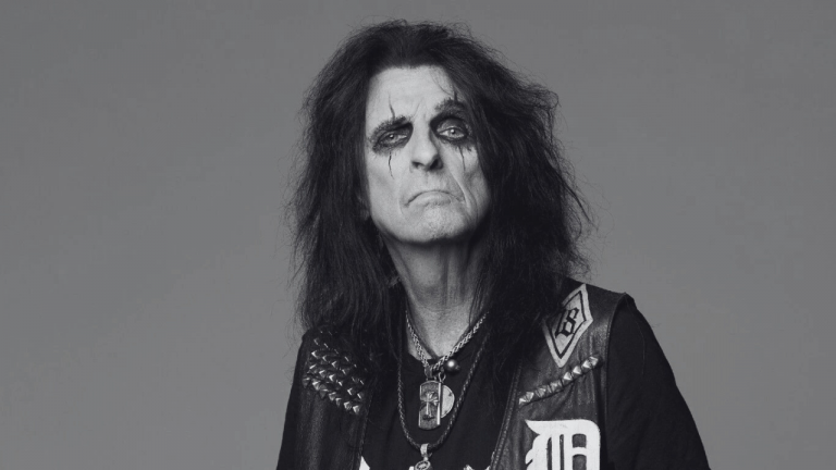 Alice Cooper recomendó escuchar a grupos clásicos como The Beatles, The Beach Boys, The Four Seasons, y compositores como Burt Bacharach.
