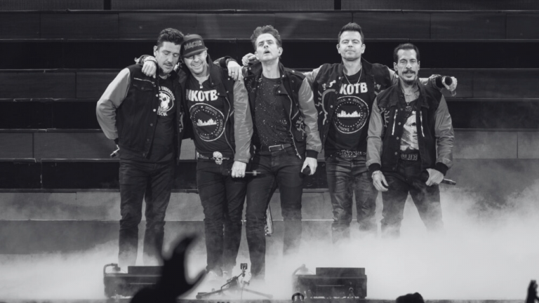 Este espectáculo es descrito como un concierto único y electrizante que celebra más de 35 años de carrera de The New Kids on The Block