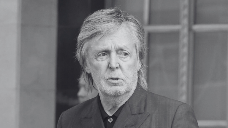 Paul McCartney, junto con otros artistas destacados como Elton John, Coldplay y Dua Lipa, había firmado previamente una carta abierta pidiendo proteger la música