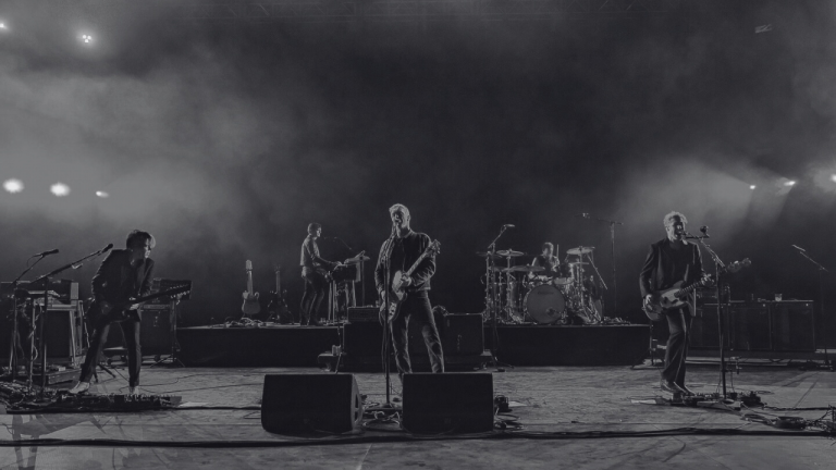 Josh Homme señaló que el hecho de lidiar con la enfermedad “hizo mejor” la experiencia creativa que, al final, lo llevó a dar un concierto en las Catacumbas de París, en 2024.