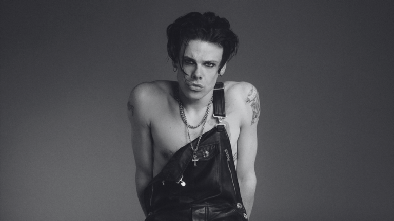 Dominic Harrison, conocido como Yungblud, afirmó que desde muy joven buscó expresar su identidad a través de la música.