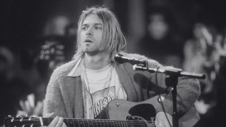 Esta icónica guitarra electroacústica fue una de solo 302 unidades producidas y se exhibirá en el museo de la Universidad junto a otras reliquias de la música.