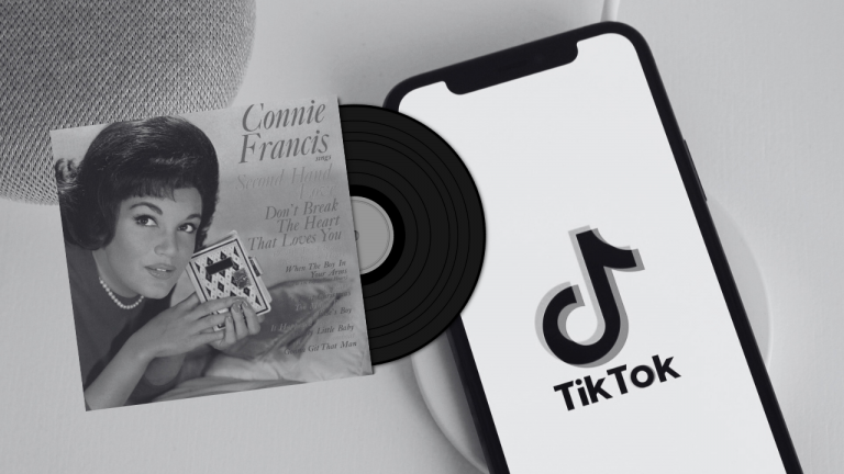 El tema Pretty Little Baby se viralizó con más de 28.4 millones de videos creados en la plataforma, acumulando 68.6 mil millones de vistas.