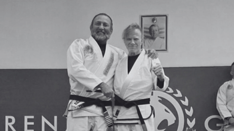 Dave Mustaine inició en artes marciales en 1999 con taekwondo (cinturón negro Songham y instructor asistente), siguió con karate y kung fu