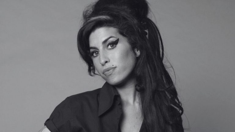 Mitch alegó ser el único propietario de los bienes de su hija y que las ganancias de la subasta debían ir a su familia y la Fundación Amy Winehouse.