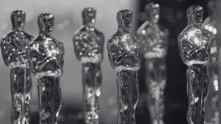 La preselección de 15 surgió de 65 canciones elegibles de filmes de 2025; cinco llegarán a nominados a los Oscars el 15 de enero de 2026.