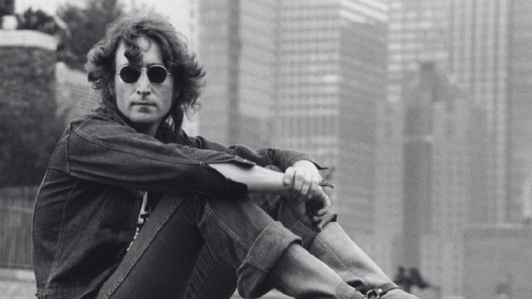 Han pasado 45 años desde el asesinato de John Lennon el 8 de diciembre de 1980. Su muerte generó duelo mundial y vigilias masivas organizadas por Yoko Ono