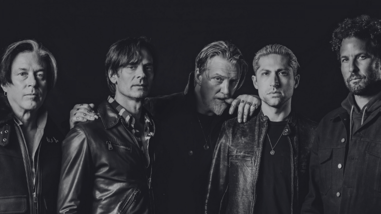 La banda Queens of the Stone Age publicó su concierto Alive in the Catacombs en YouTube sin costo